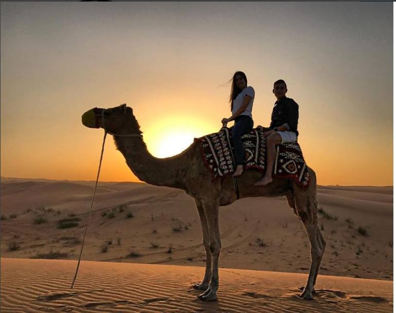 Paulo Dybala nel deserto di Dubai con la fidanzata Antonella Cavalieri. (Instagram)